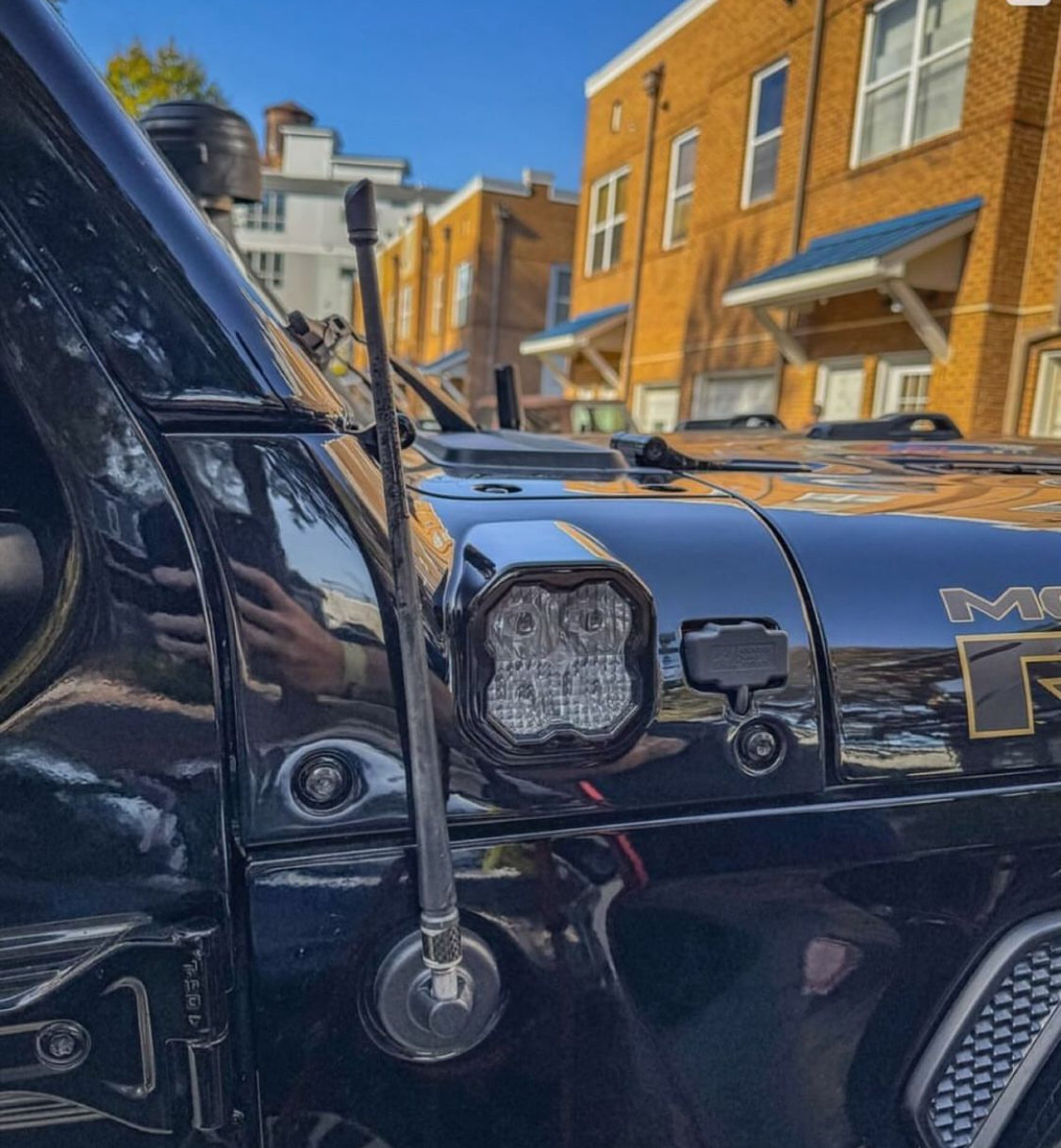 Black Jeep with Fusion mount.